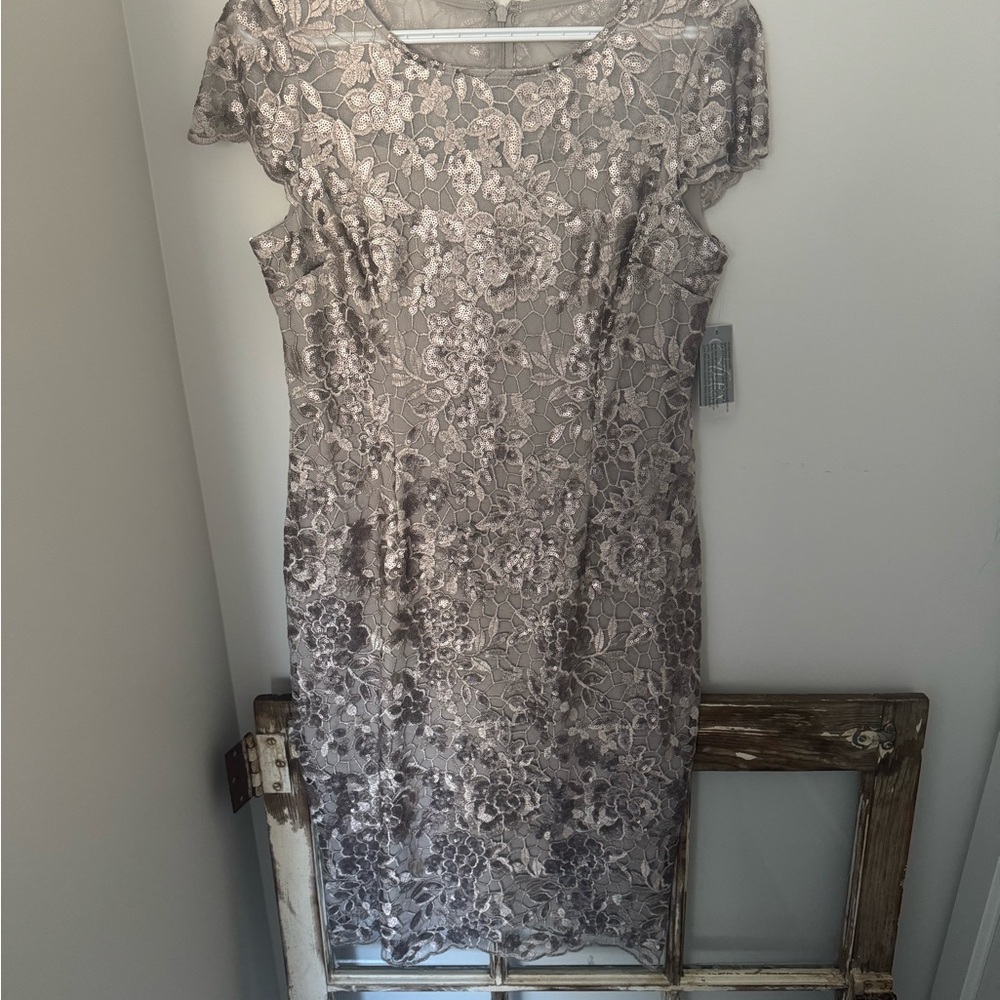Alex Evenings - Elegant Floral Lace Dress in Taupe